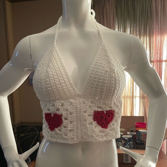 This crochet top is perfect for Valentine’s Day! - Picture 3 of 3